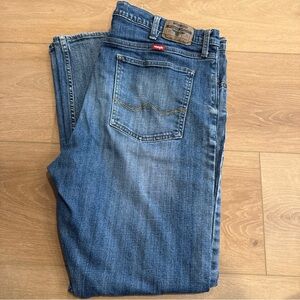 Wrangler Premium Quality Men's Jeans 38x32 Blue Denim Comfort Straight Fit
